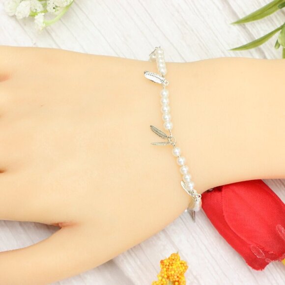 "Trendy Handmade Bracelet – A Thoughtful Gift for Girls & Women | UNVRC1401 - Picture 8 of 10